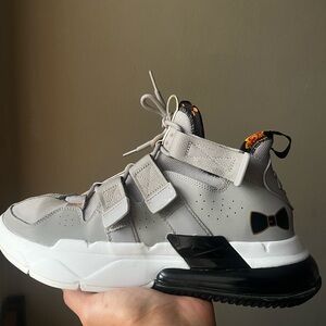 Men’s Nike Air Force Edge 270 Gel ‘Grey